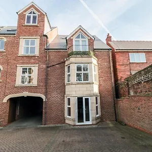 1, 19 Cleveland Terrace Apartment Whitby
